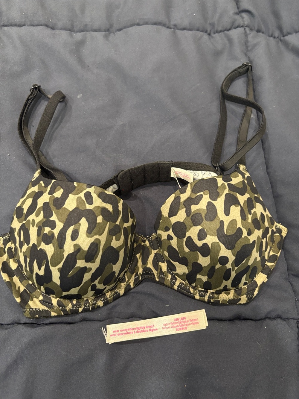 VIctoria Secret NWT wear everywhere lightly lines 32B